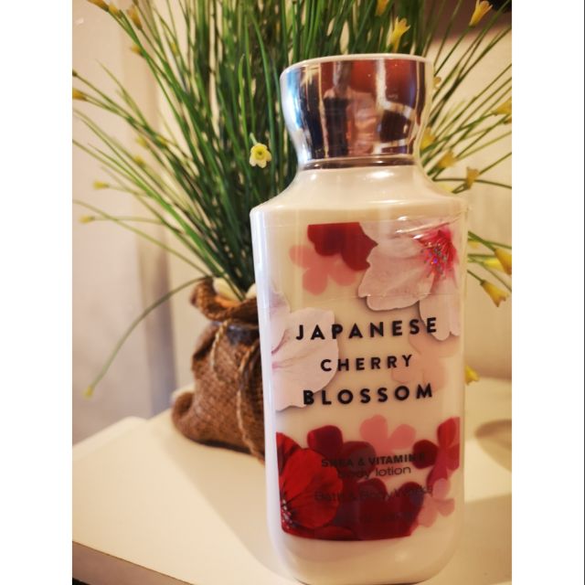 Baht&amp;Body Works Lotion Cherry Blossom Size 236 ml
