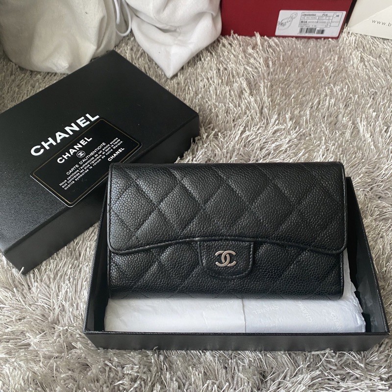 Very good condition‼️   Chanel medium wallet trifold holo17 caviar สีดำ สภาพดีมากค่า ขอบมุมสวยภายในส