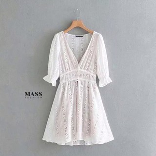 MASS Fashion : เดรสสั้นสีขาว คอวี Dress - Cute V Lace Dress