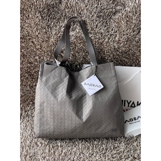 📮@2,290.-🔥🔥BIG DAY DOUBLE BONUS ลด 9 % + FREE EMS🔥🔥💯Baobao Issey Miyake Cart geometric tote bag