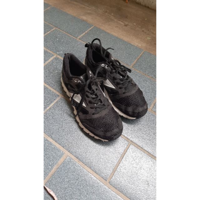 Reebok รองเท้าเด็ก ยี่ห้อ แท้ มือสอง เบอร์ 37.5 ราคาถูก สภาพดี