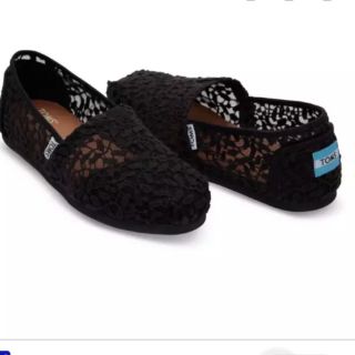 รองเท้า toms black lace leaves