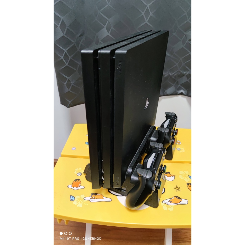 PS 4 Pro SSD 512GB + PSN ID 100 กว่าเกม + กล้อง