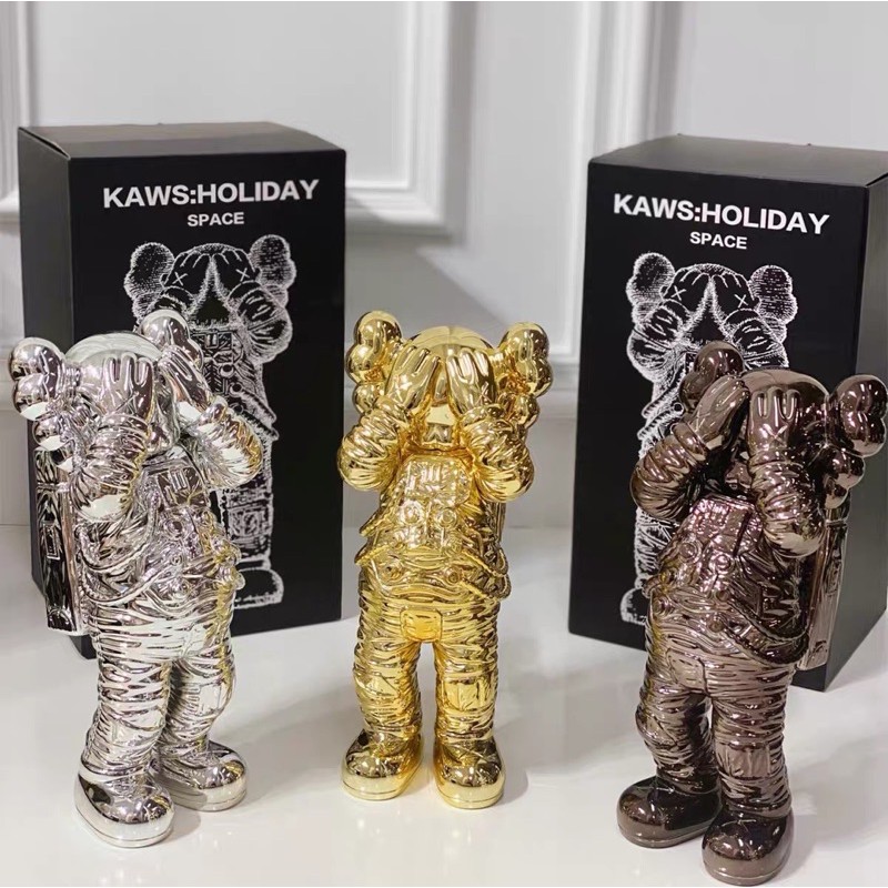 ビジネスバック KAWS Holiday Space Figure （ピンクゴールド） - 通販