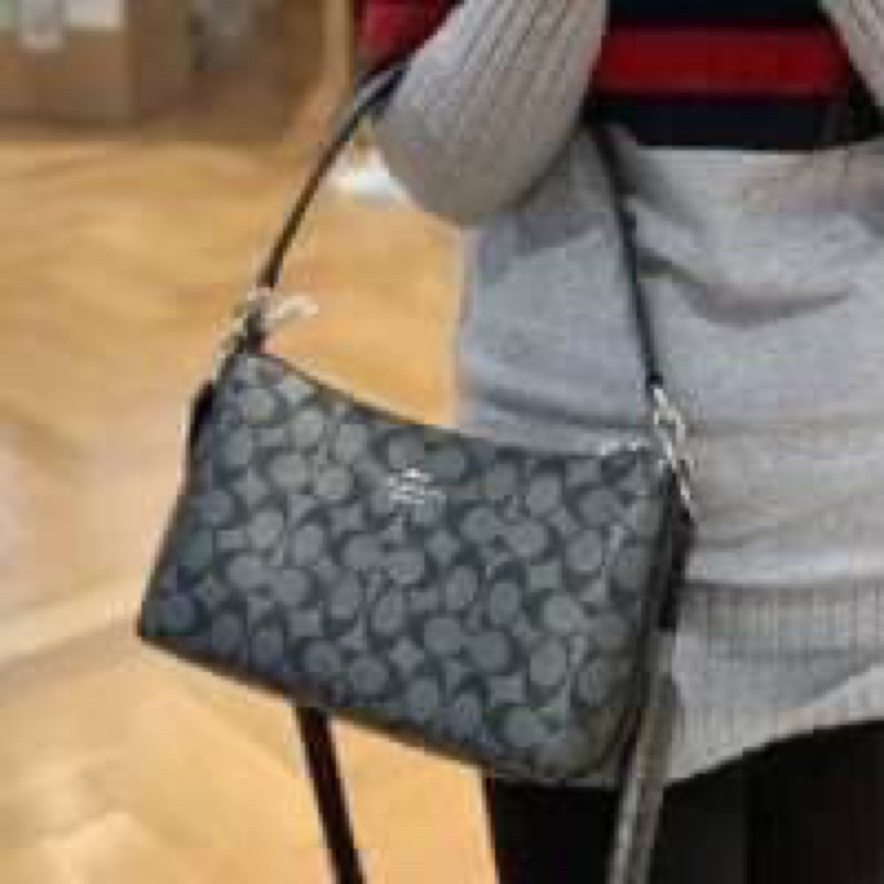 COACH LEWIS SHOULDER BAG IN SIGNATURE CANVAS (COACH F85696)รูปถ่ายจากลูกค้าจริงสอบถามก่อนทำการสั่งซื