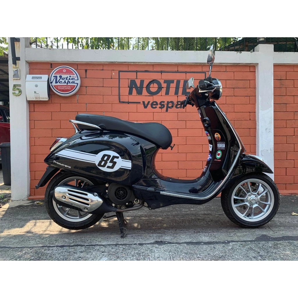 สติ๊กเกอร์ติดกลางฝา Vespa เลือกเลขได้ thumbnail 9