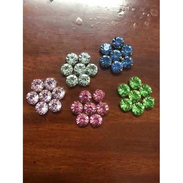 มีส่วนลด เพชร เพชรหนามเตย ขนาด 8 มิล หนามเตย เพชรสี เพ็ชร เพชรแบ่งจำหน่าย เพชรตกแต่ง เพชรประดับผ้า เพชรเย็บ เพชรตอก