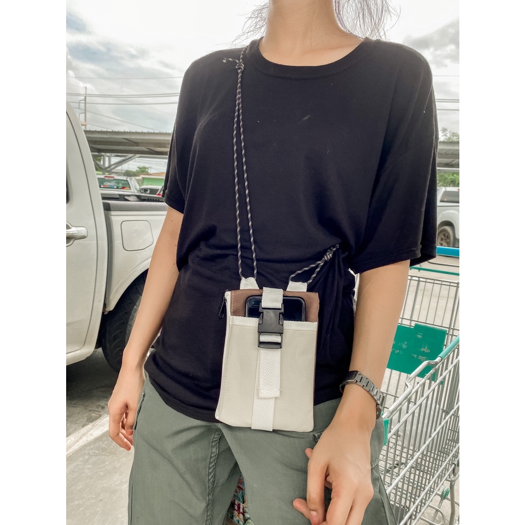 กระเป๋าคล้องคอใส่โทรศัพท์ก้ามปู  กระเป๋าสะพายข้างคล้องคอ มีซิปข้าง สายเชือกปรับสั้นยาวได้