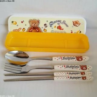 ชุด set กล่อง ช้อน ส้อม ตะเกียบ ลาย รีลัคคุมะ rilakkuma ขนาดกล่อง 8x2 นิ้ว