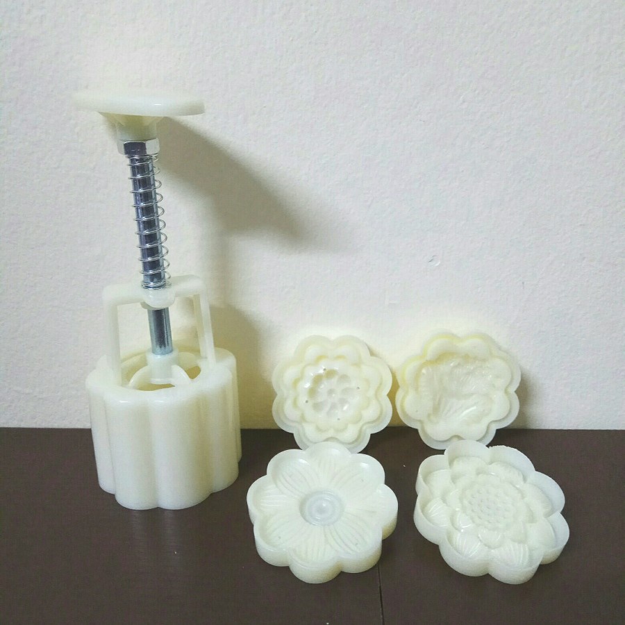 แม่พิมพ์ขนมไหว้พระจันทร์ดอกไม้ 4 50gr