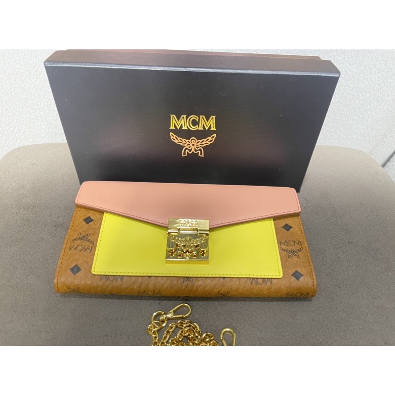 Used like new แท้💯 MCM Woc Patricia Crossbody Wallet ขนาด 7.5” x4” นิ้ว ▫️กล่อง ถุงผ้า การ์ด