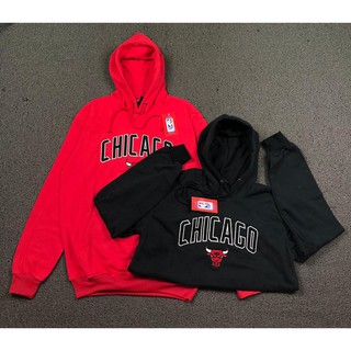 เสื้อกันหนาว มีฮู้ด ลายโลโก้ NBA CHICAGO BULLS ARCH สีแดง และสีดํา