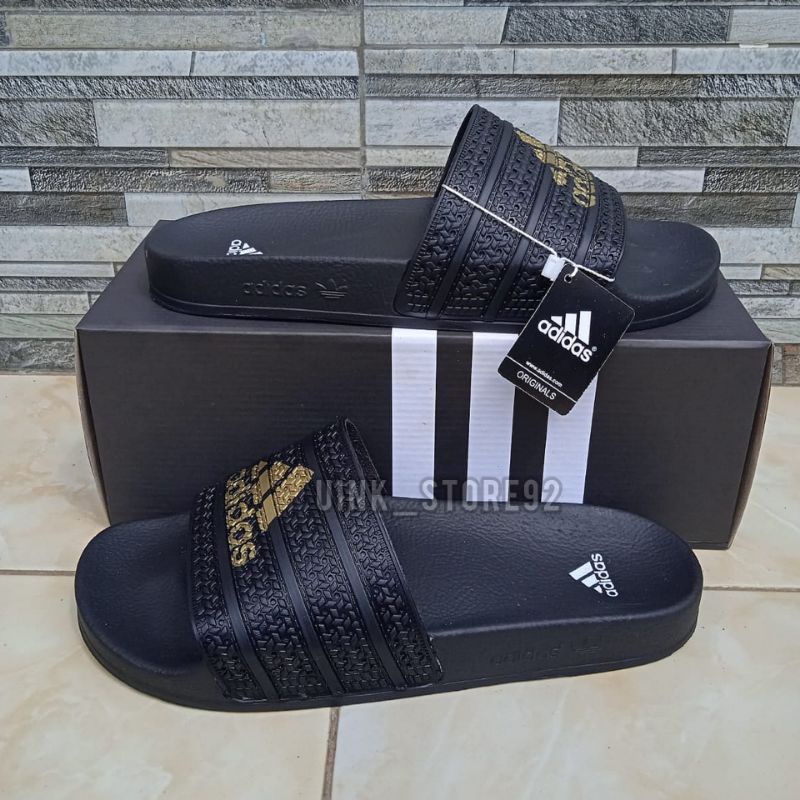 รองเท้าแตะ Adidas สําหรับผู้ชาย