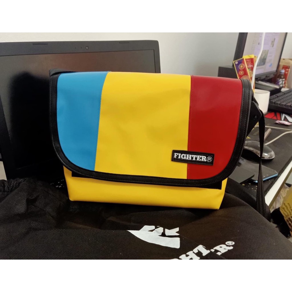 กระเป๋าผ้าใบกันน้ำ fighter