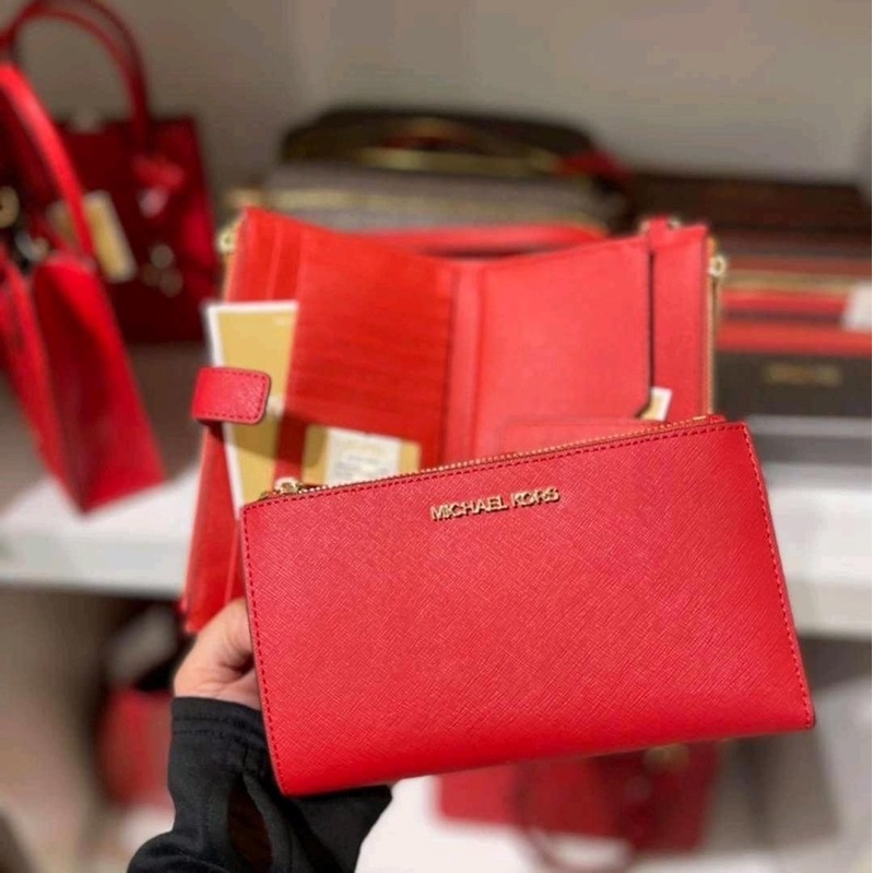 พร้อมส่ง แท้ 🇺🇸💯% New MK กระเป๋าสตางค์ใบกลาง Michael Kors Michael Kors Jet Set Travel double Zip Wristlet สีแดง สวยมากก
