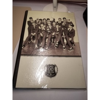 แฟ้ม EXO First Year ปกแข็ง จาก SMTOWN Pop-Up Store