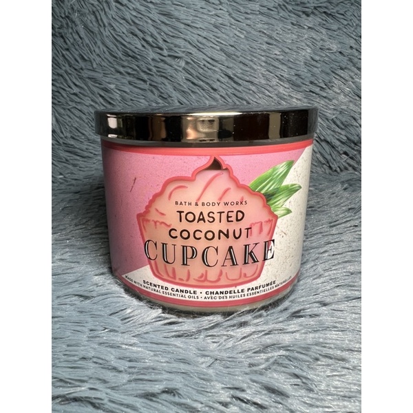 Bath and Body Works - 3 wicks candle เทียนหอม กลิ่น Toasted Coconut Cupcake 411 g
