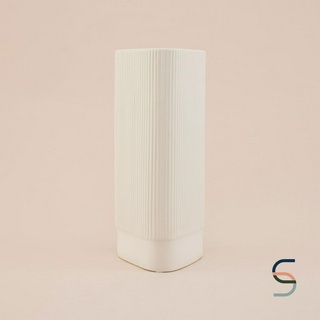 SARABARN Rounded Triangle Ceramic Vase | แจกัน แจกันดอกไม้ แจกันมินิมอล แจกันตกแต่งบ้าน แจกันเซรามิก