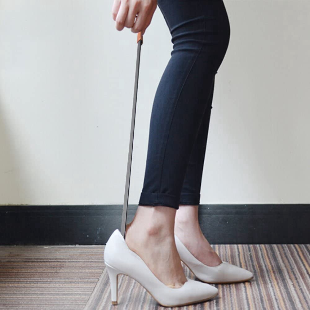 ZOMAKE Shoehorn ช้อนใส่รองเท้า ฮอร์นรองเท้าที่มีด้ามจับยาวพร้อมสายหนังสแตนเลสช้อนรองเท้าสำหรับรองเท้า ด้ามจับหนัง ยาว