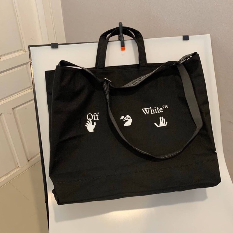 กระเป๋าสะพาย off white quote tote