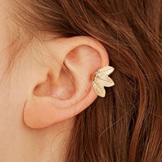 E03 : Gold Leaf Earrings (1 pair) ตุ้มหูรูปใบไม้ทองคำสามแฉกแบบหนีบ