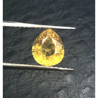 บุษราคัม(Yellow Sapphire) เเท้ 100%. Natural Yellow Sapphire. มีใบรับรอง.