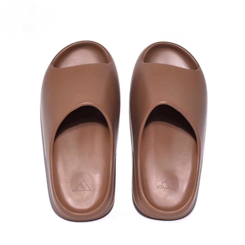 chaussure plastique yeezy