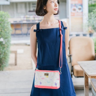 Petite Crossbody กระเป๋าสะพายข้างลายแมวrolling catสายสีชมพูCoral