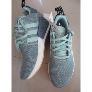 ไม่แท้ คืนเงิน Adidas NMD R2 สี Steel / Ash Green / Cloud White US 7 (WOMAN)ของแท้ พร้อมส่ง