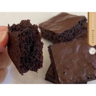บราวนี่ไร้แป้ง (flourless brownie) โฮเมด ดาร์กช็อคโกแลต (ชิ้นละ 9 บาท เมื่อสั่งขั้นต่ำ 10 ชิ้น)