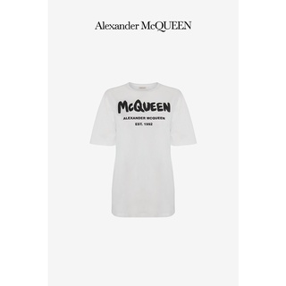 Alexander McQueen/Alexander McQueen เสื้อยืดแขนสั้น พิมพ์ลายกราฟฟิติ แฟชั่นฤดูใบไม้ผลิ และฤดูร้อน สําหรับผู้หญิง