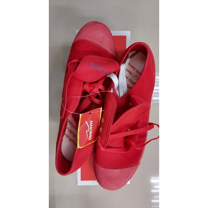 Nanyang red limited edition(รองเท้าผ้าใบ)