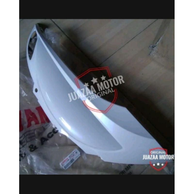 ตัวหลังซ้าย Fino fi 125 สีขาว BJ8-F1711-00-P6 ORIGINAL YAMAHA