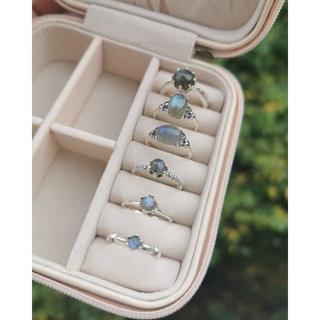 Ps_present​ : Labradorite​ Minimal~Vintage​ Ring​s แหวนลาบราโดไลต์ หินธรรมชาติสีควันบุหรี่ ตัวเรือนเงินแท้​ 925