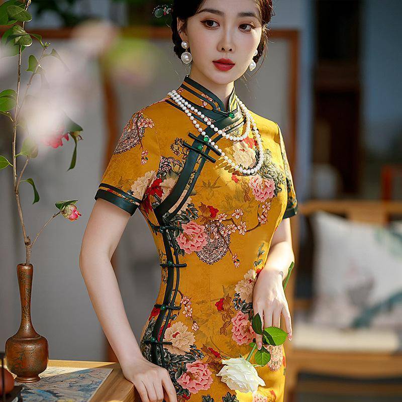 2024 ฤดูใบไม้ผลิและฤดูร้อนใหม่เสื้อผ้าสตรีสีเหลืองยืนปกสไตล์จีน กี่เพ้า บาง
