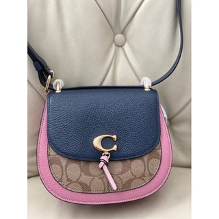 ใบนี้น่ารักมากก ครอสบอดี้รุ่นใหม่ล่าสุดค่ะ COACH REMI SADDLE BAG IN COLORBLOCK SIGNATURE CANVAS