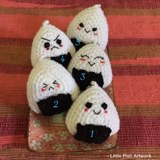 พวงกุญแจข้าวปั้น onigiri amigurumi