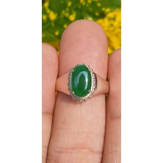 แหวนหยก 翡翠戒指 (Jadeite ring) 1.07 กะรัต (Cts.) ดิบ ไม่ผ่านการปรับปรุง (Type A) พม่า (Myanmar)