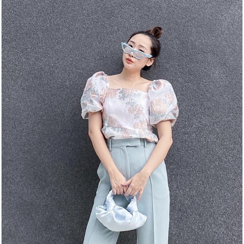 เสื้อผ้าแก้ว จากร้าน ZATANI  Floral puff sleeves blouse ใส่ได้2แบบ คลุมไหล่หรือเปิดไหล่ก็ได้ผ้าไม่คั