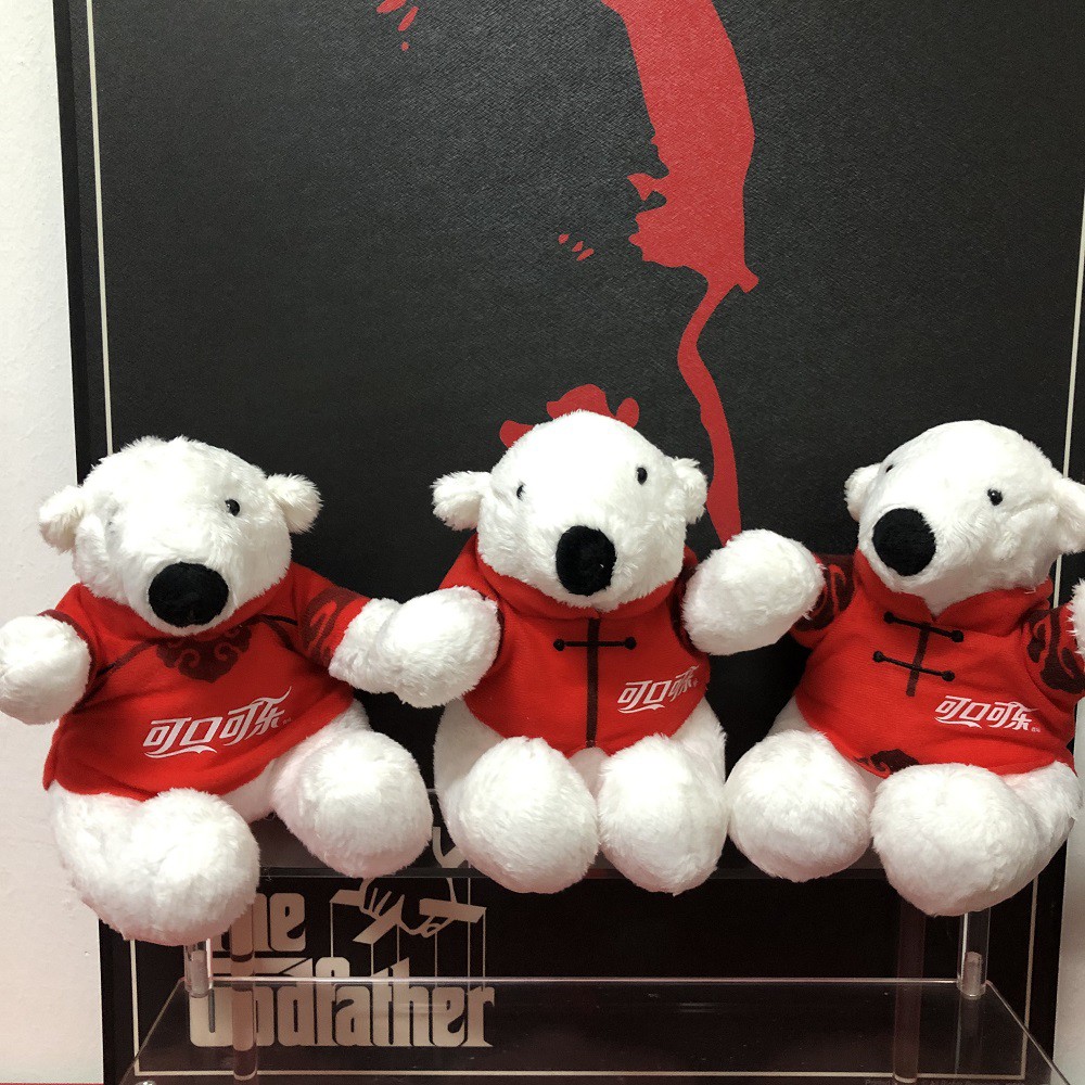 คอลเลกชัน Coca Cola: ครอบครัวหมีขั้วโลก 18 ซม. พร้อมเครื่องแต่งกายปีใหม่ / ของเล่นโค้ก / วินเทจ