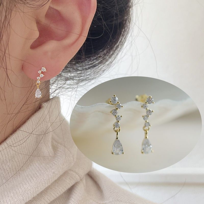ต่างหูหยดน้ำคริสตัล •  Drop Earrings