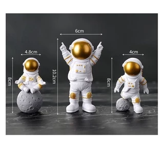 โมเดลฟิกเกอร์ PVC รูปนักบินอวกาศ กาแล็กซี่ ธีมนักบินอวกาศ ของขวัญวันเกิด สําหรับตกแต่งบ้าน ห้องนั่งเล่น 3 ชิ้น ต่อชุด