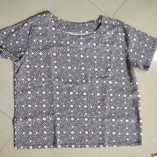 เสื้อ ผ้าฝ้าย พิมพ์ลาย สีกรมท่า size 40 คอกลม ทรงตรง ผ่าข้างละ 4.5 นิ้ว