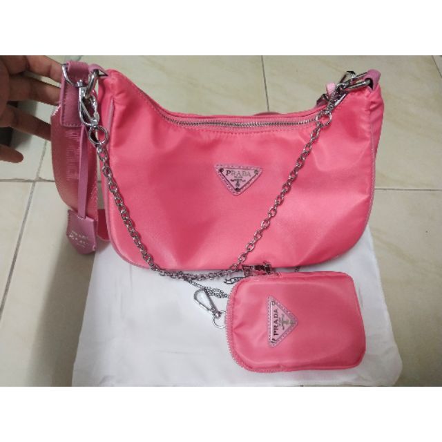 กระเป๋าสะพาย Prada สีชมพู