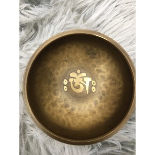 ขันธิเบตสีทองแกะลาย เซทหมอนรองพร้อมไม้วน (SingingBowl Nepal 100%)