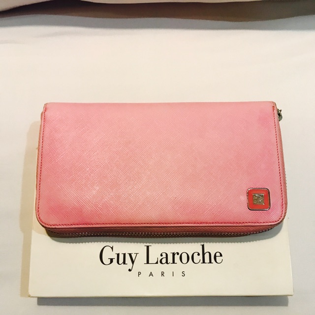 กระเป๋าสตางค์ใบยาว Guy Laroche