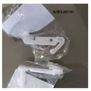 อะไหล่ของแท้/พลาสติกบานพับตู้เย็นมิตซูบิชิ/MITSUBISHI/KIEG05741/ราคานี้ 2 ชิ้น