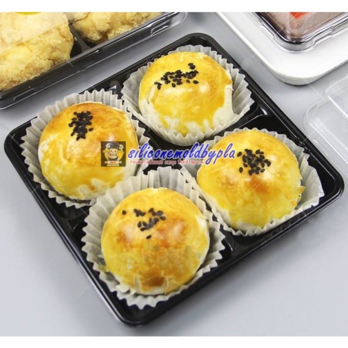 กล่องขนมพลาสติก 4 ช่อง ฐานสีน้ำตาล E-44