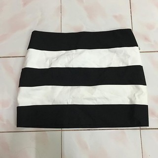 Zara mini skirt sz.L ขายเพียง 990 เท่านั่นค่ะ