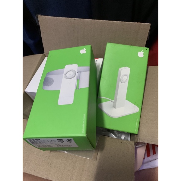 แท่งชาร์จ และ band คาดแขน iPod Shuffle 1st